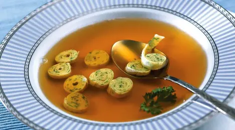 Caldo con panqueques