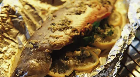 Fish stuffed with lemon