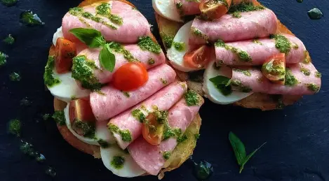 Sandwich with ham and mozzarella