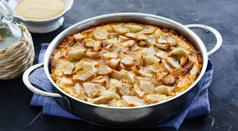 Pie with pear and cottage cheese