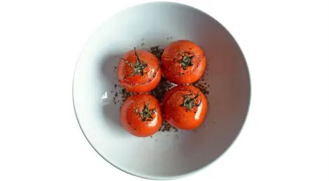 Gebratene Tomaten mit Kräutern der Provence