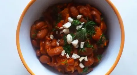 Bohnen in scharfer Soße