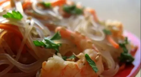 Funchoza with shrimps and vegetables