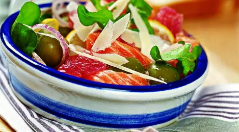 Salade de saumon au pamplemousse et roquette