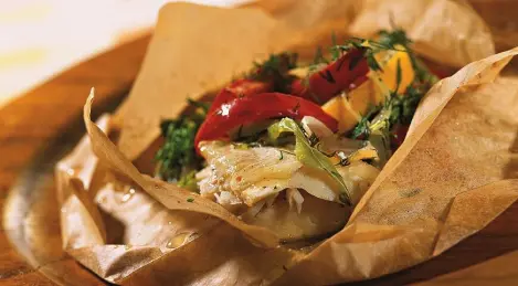 Flunder in Pergament gebacken