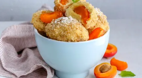 Potato dumplings with apricots