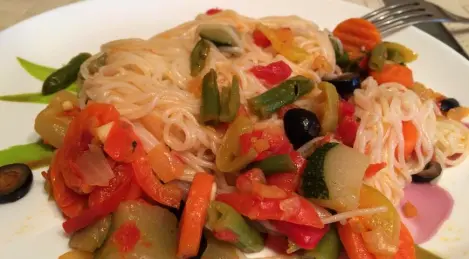 Rice noodles with vegetables