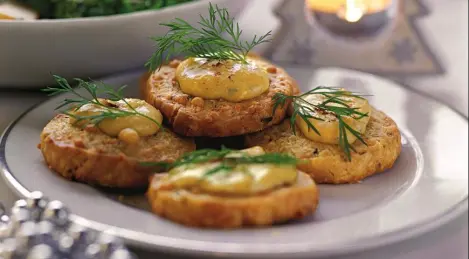 Craquelins français avec sauce au fromage bleu