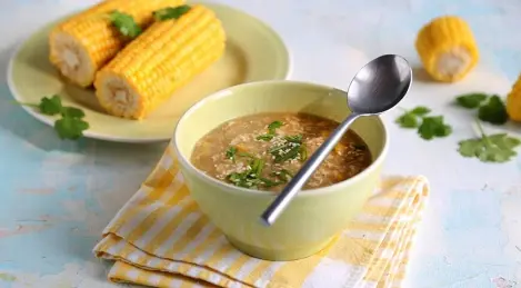 Quick chicken soup with corn and ginger