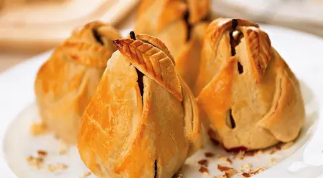 Pears in dough