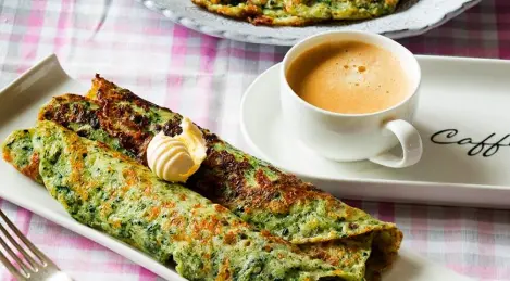 Pancakes with spinach and cheese