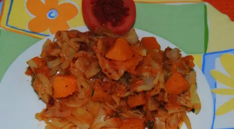 Cabbage stew with pumpkin