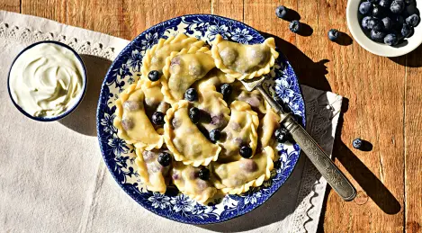 Vareniki with blueberries