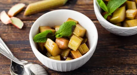 Rhubarb compote with vanilla