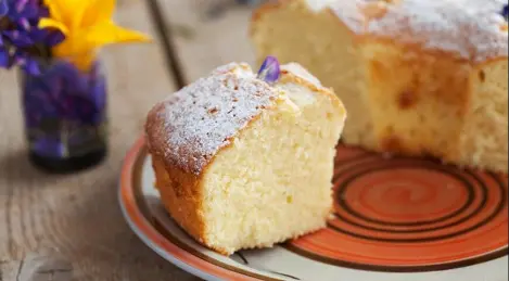Delicate lemon cake