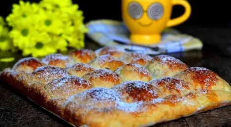 Pie with apples and dates