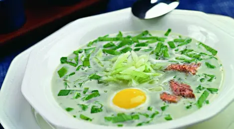 Sorrel soup with cucumber