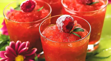 Erdbeer-Granita mit Champagner