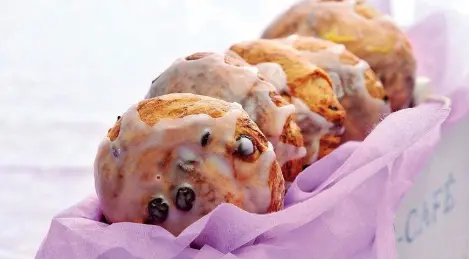 Sweet buns with raisins and chocolate