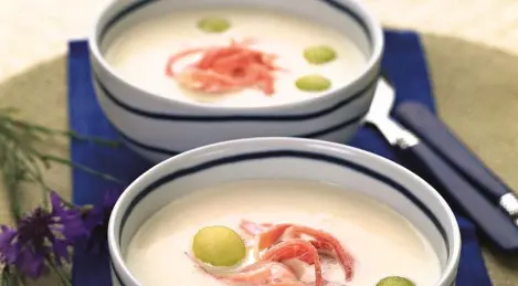 Cold melon soup with ham