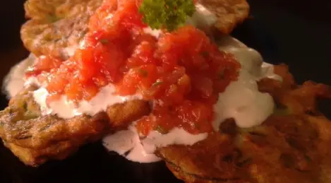 Zucchini fritters with warm salsa