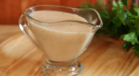 Bechamel sauce based on yogurt and olive oil