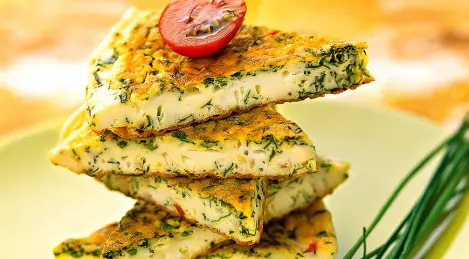 Tortilla proteica con hierbas