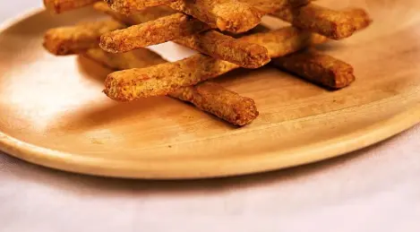 Oatmeal sticks with cheese