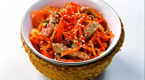 Carrot salad with pork