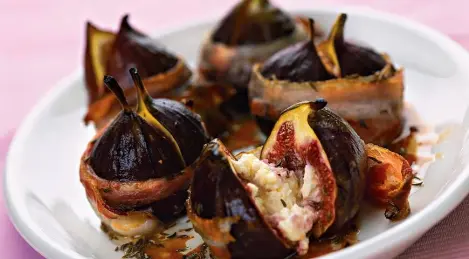 Mit Ziegenkäse gefüllte Feigen