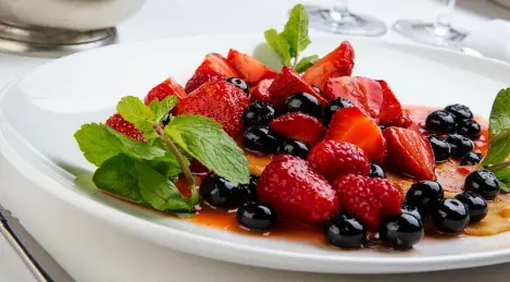 Frittelle al mascarpone e frutti di bosco di Francesco Pistacchio