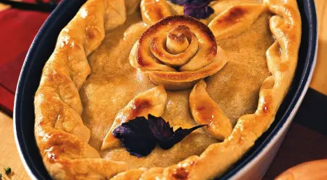 Pie with chicken giblets