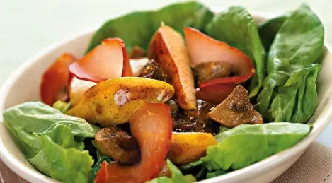 Pear salad with champignons