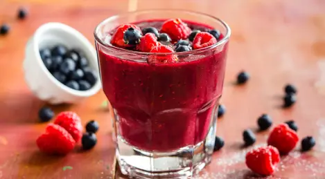 Batido de bayas con plátano
