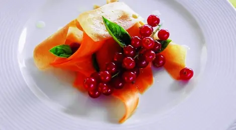 Salad of carrots, currants and mint