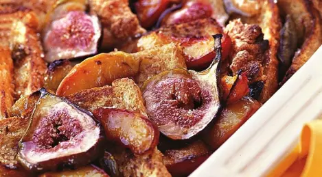 Brot- und Obstauflauf