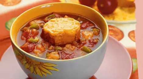 Spanische Tomatensuppe mit Knoblauchbrot