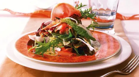 Arugula with Parma ham and two types of cheese