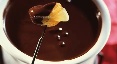 Fondue with fruit stuffed with nuts