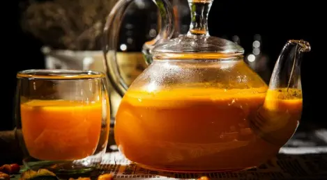 Té con espino amarillo y mermelada de membrillo