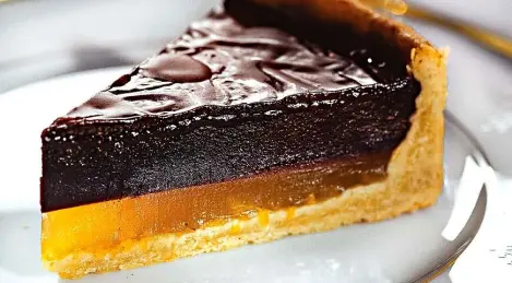 Gâteau au chocolat avec gelée d'orange