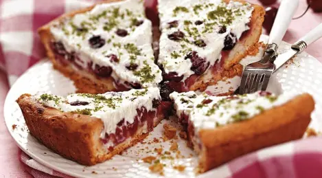 Cherry pie with almond cream