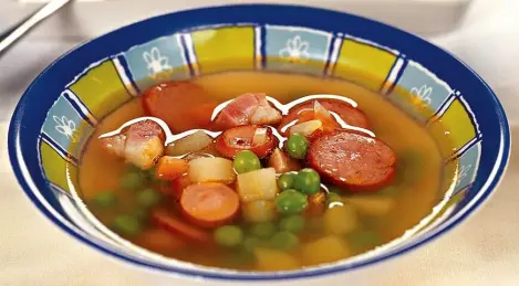 Pea soup with sausages