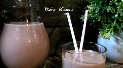 Smoothie aux baies et fruits au lait d'avoine