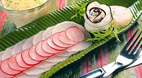 Salad of radish, radish and daikon