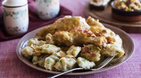Braised chicken with dumplings