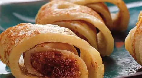 Pancakes on cognac with nut filling