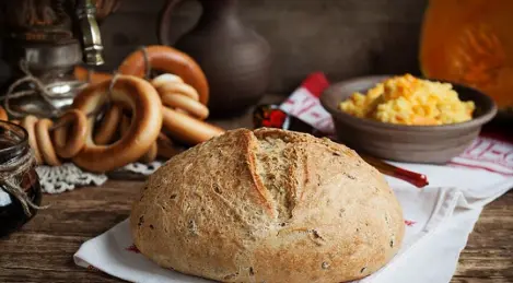 Brot mit Vollkornmehl und Leinsamen