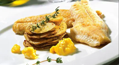 Pescado frito con salsa alioli