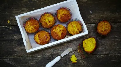 Muffins with cheese and olive oil